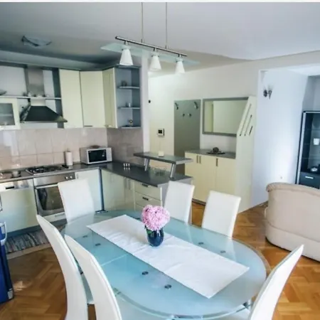 Danijela Apartment *